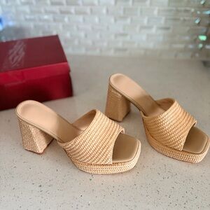 NWT Elegant Tan Woven Raffia Platform Wedge Espadrilles Sandals Heels